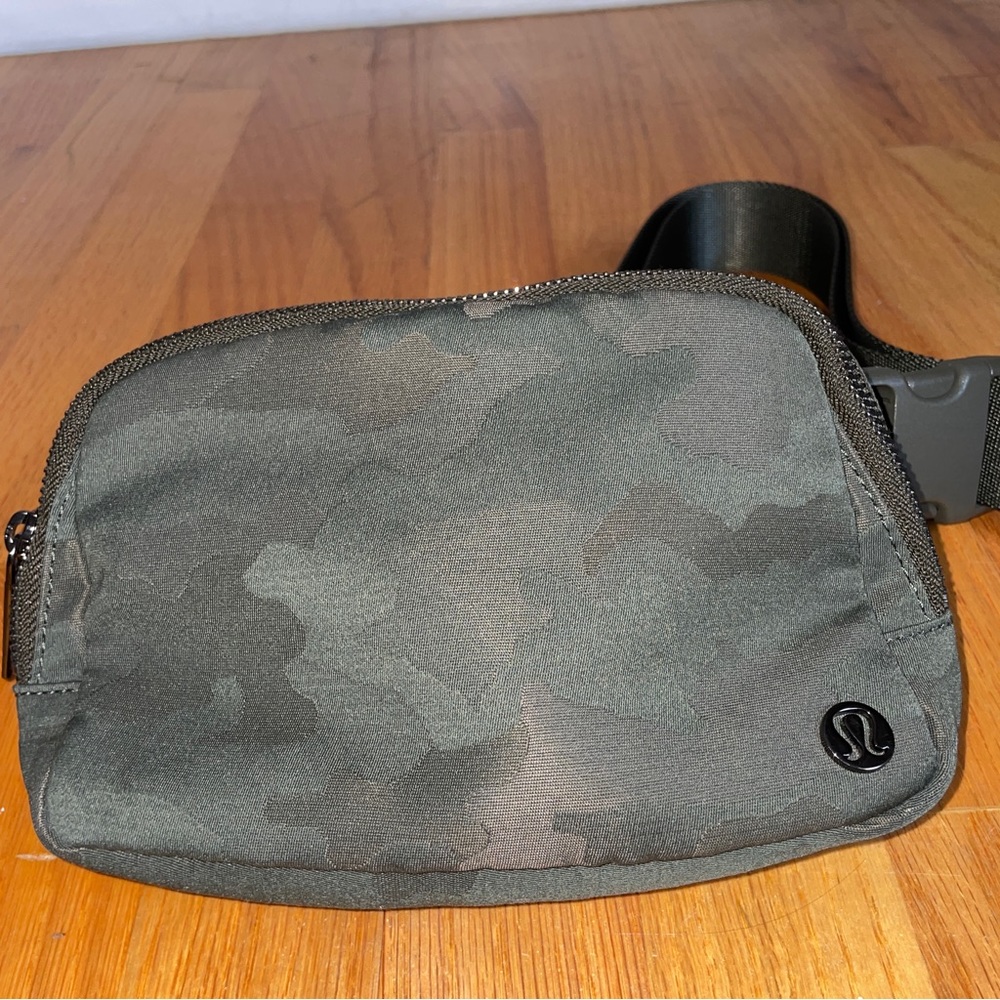 lululemon Everywhere Belt Bag 1L Heritage Sargent Green CAMO